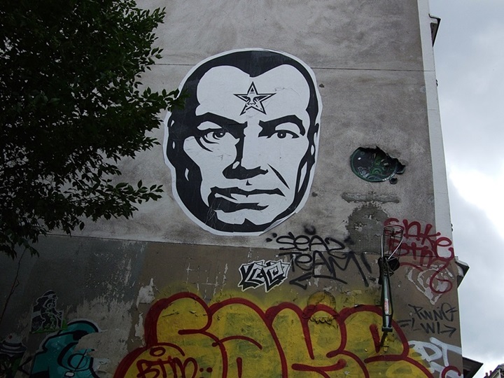 Obey Giant Street Art Belleville Paris